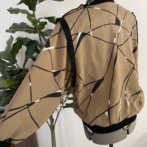 Vintage 80’s Top w shoulder pads - Picture 4 of 9